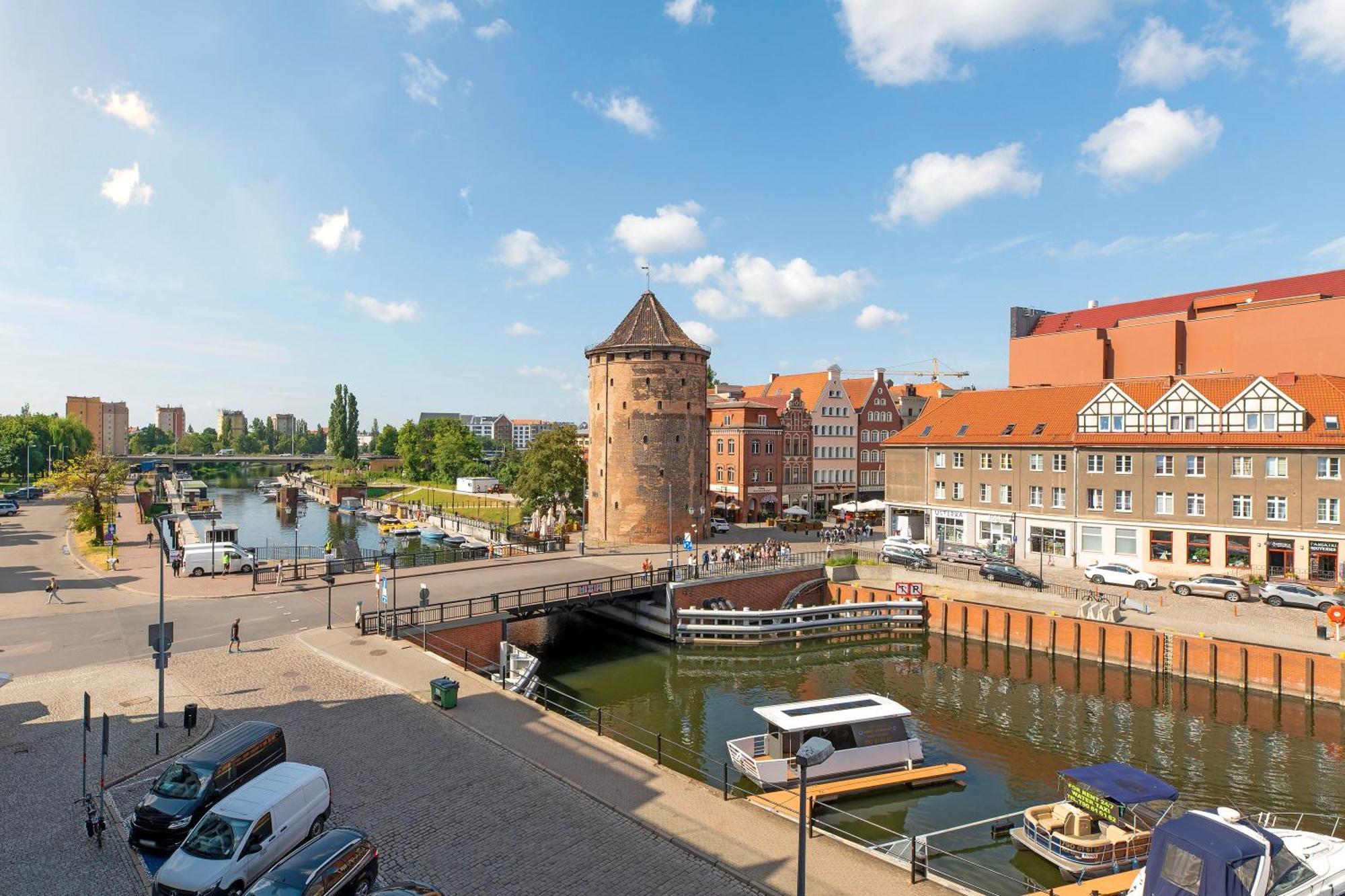 Apartments By The River In Gdansk With Pool, Sauna & Gym By Noclegi Renters, Gdansk